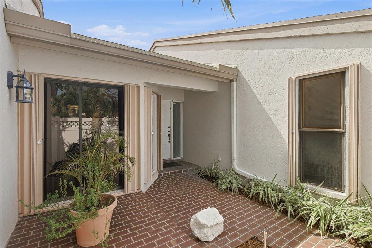 6676 Canary Palm Circle 19 — photo 6