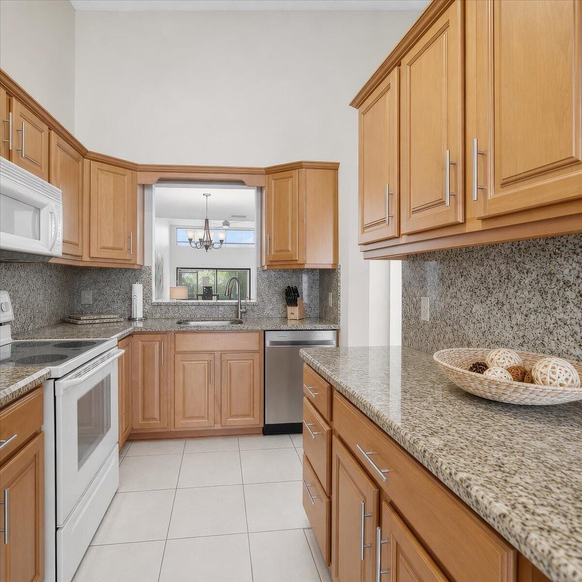 6676 Canary Palm Circle 19 — photo 7