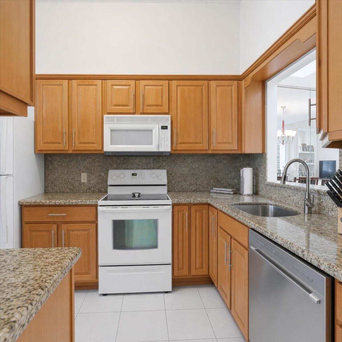 6676 Canary Palm Circle 19 — photo 10