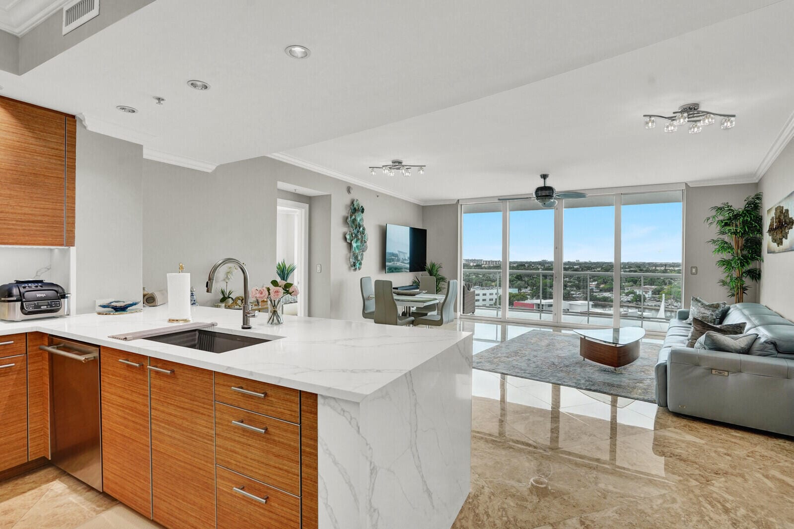 1 N Ocean Boulevard 814 — photo 4