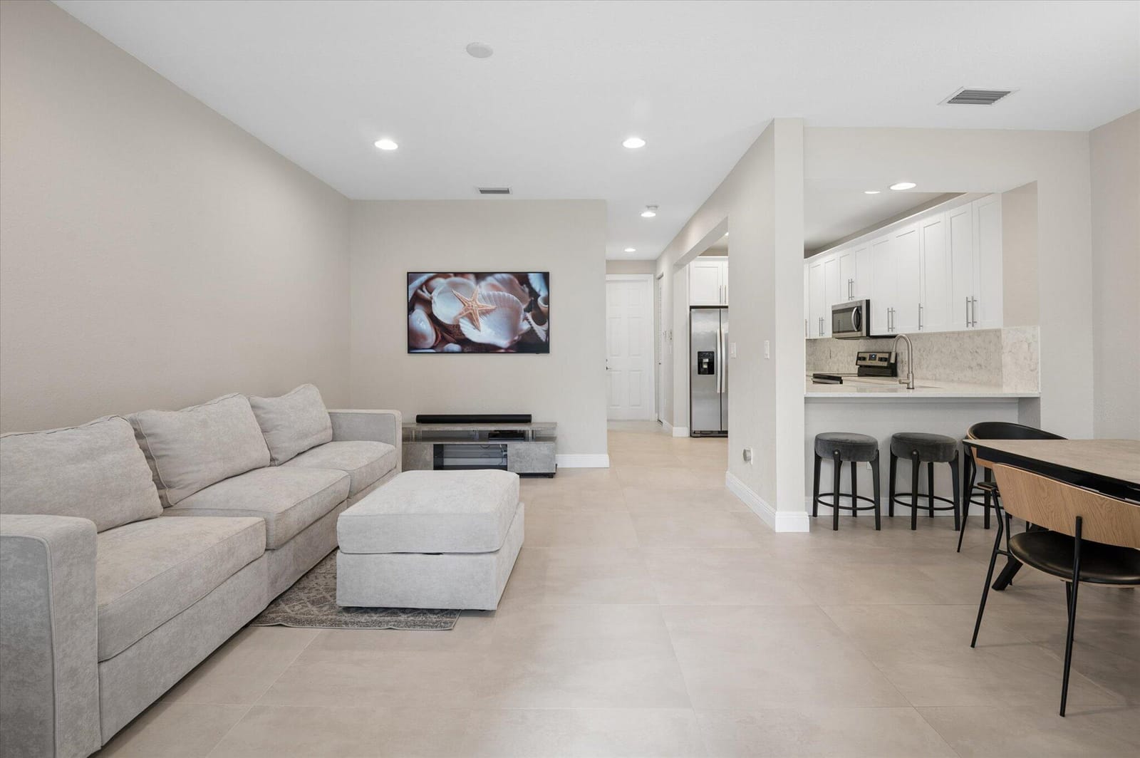 950 Marina Del Ray Lane 4