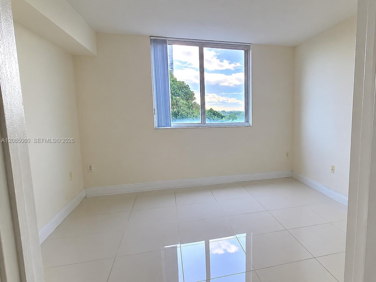 1861 S River Drive 802 — photo 6