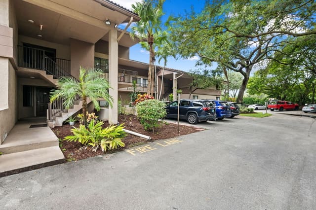 9503 NW 2ND Place 3-B, Kingsport Estates Condo, Coral Springs, FL