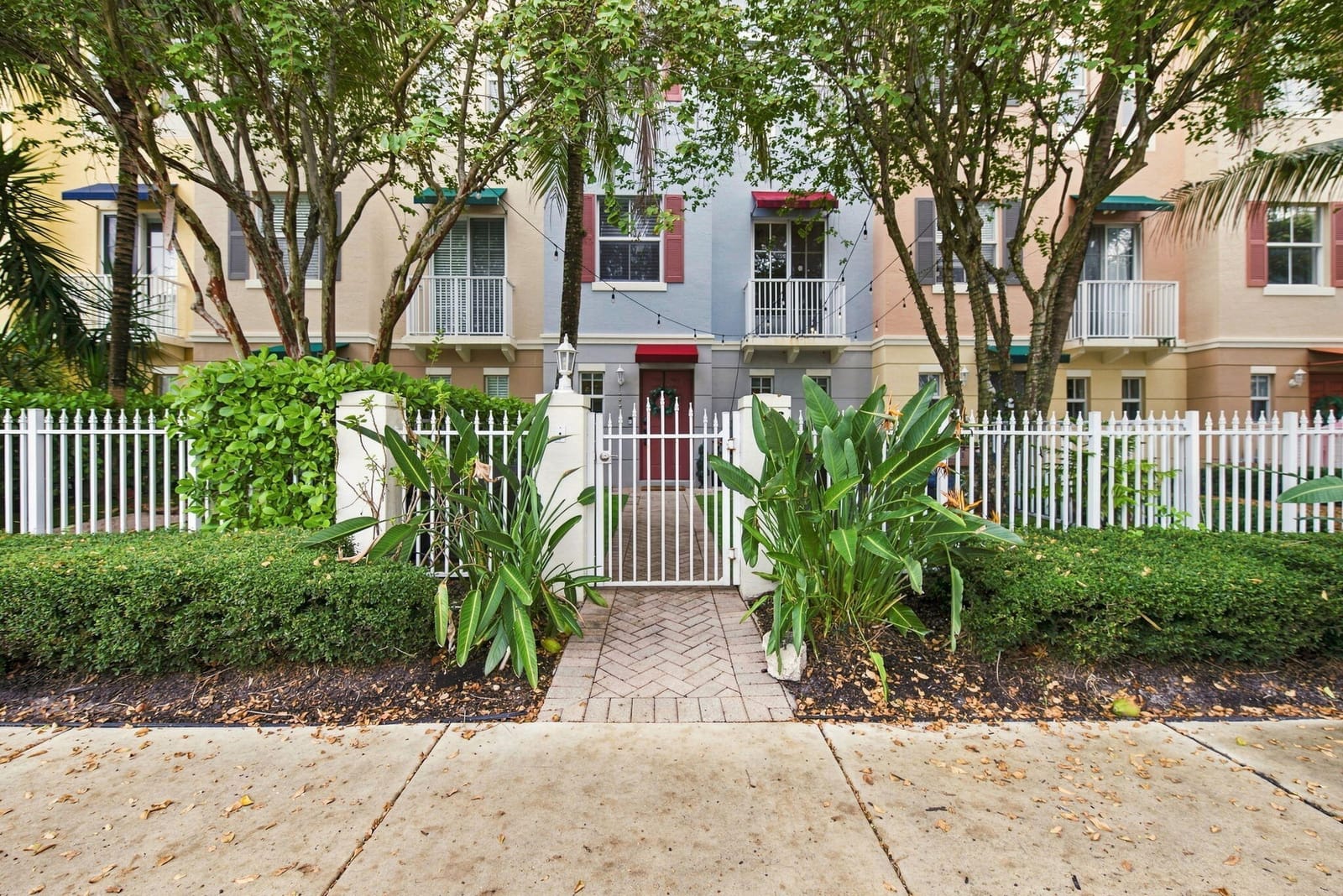 Pending home at 506 NE 7TH Avenue #1, Fort Lauderdale, FL 33301