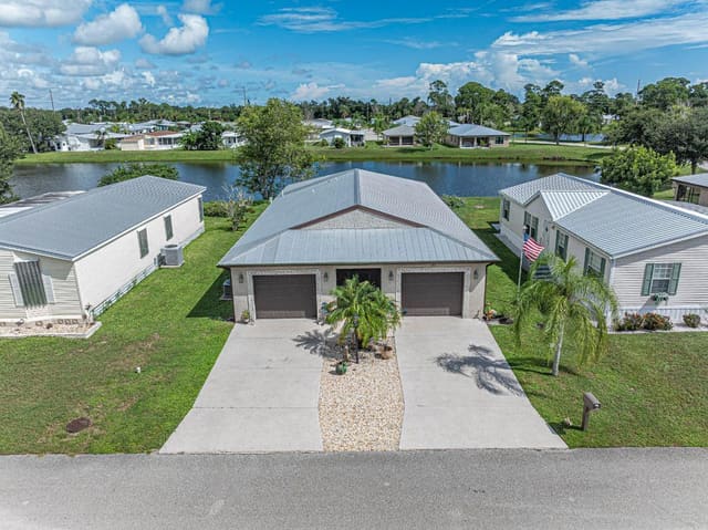 37 ARBOLES DEL NORTE, Spanish Lakes Country Club Village Leasehold Estates, Fort Pierce, FL