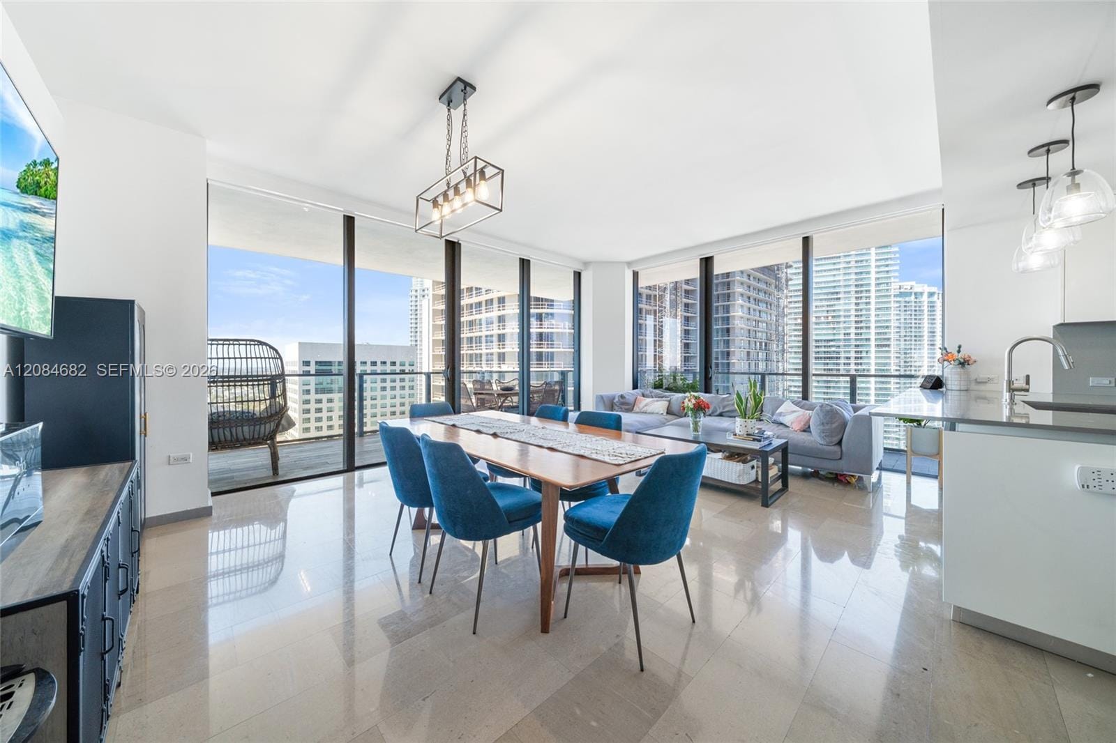 88 SW 7th Street 2312, Miami, FL 33130 photo 2