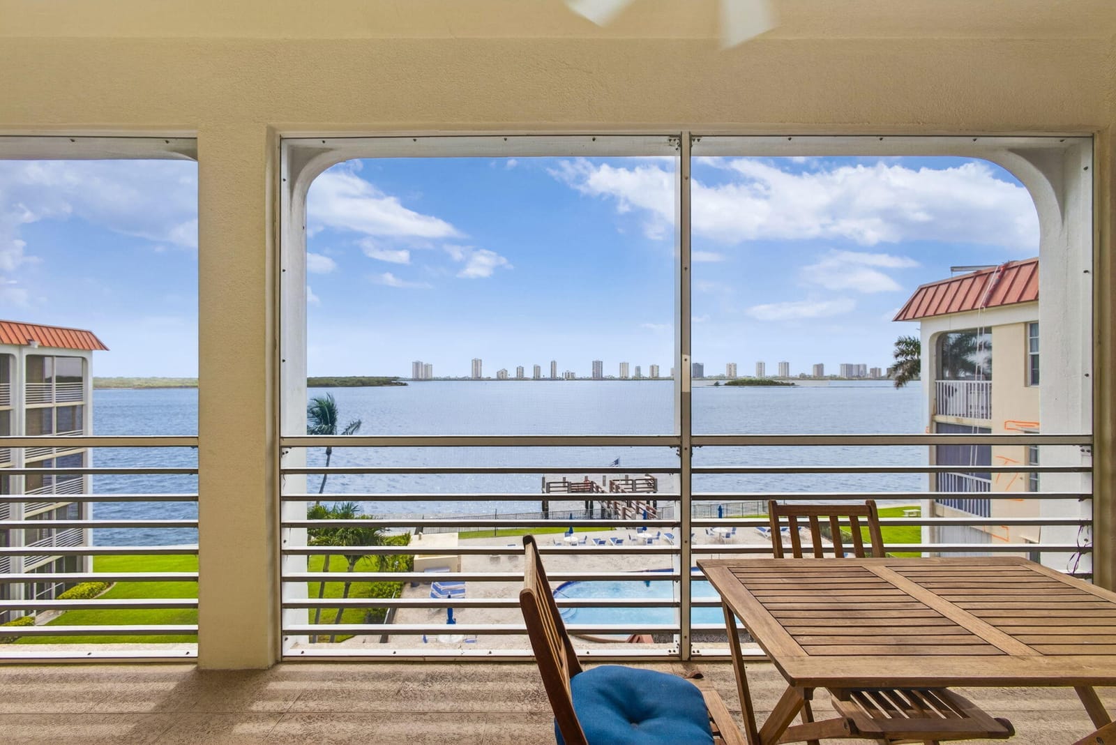 105 Paradise Harbour Boulevard 501
