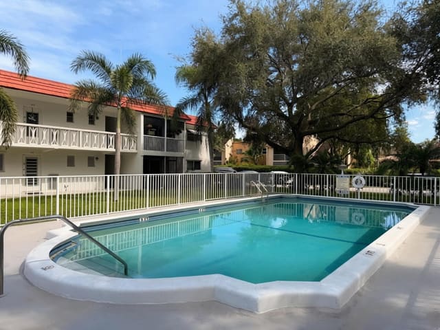 899 SE 2ND Avenue 207, Regis House, Deerfield Beach, FL