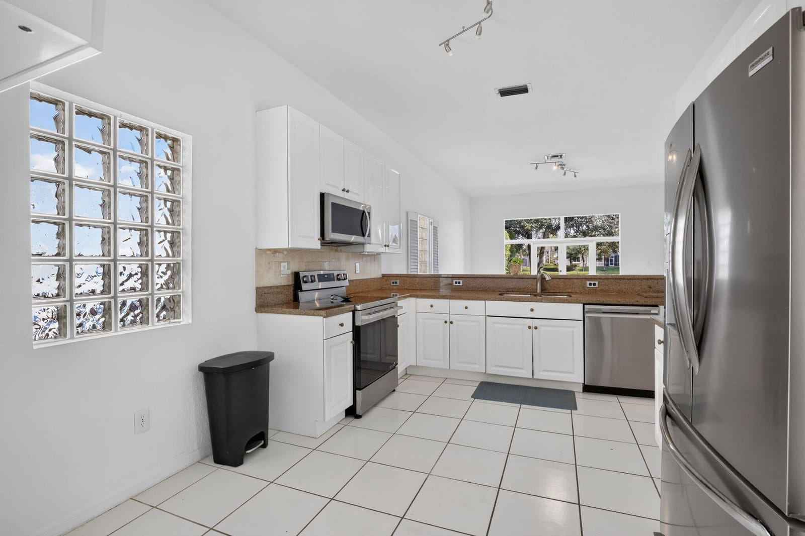 15891 SW 14TH Street, Pembroke Pines, FL 33027 photo 11