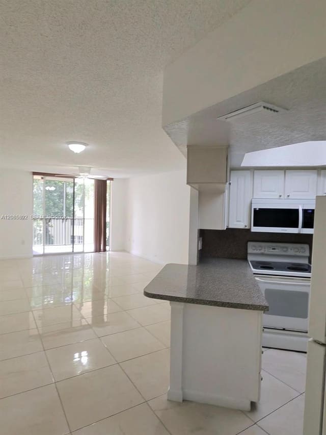 8245 Lake Drive 404, Doral, FL 33166