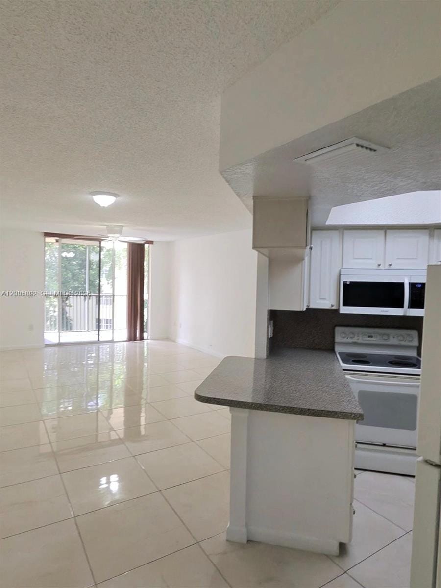 8245 Lake Drive 404, Doral, FL 33166