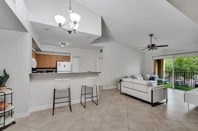 7940 N NOB HILL Road 304, Tamarac, FL 33321