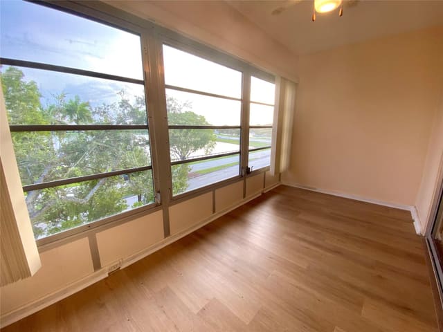 1000 SW 128TH Terrace 411V, Pembroke Pines, FL 33027