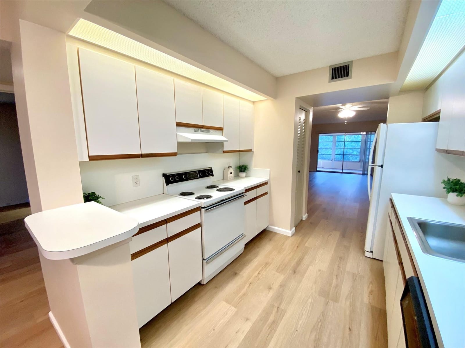 1000 SW 128TH Terrace 411V — photo 4