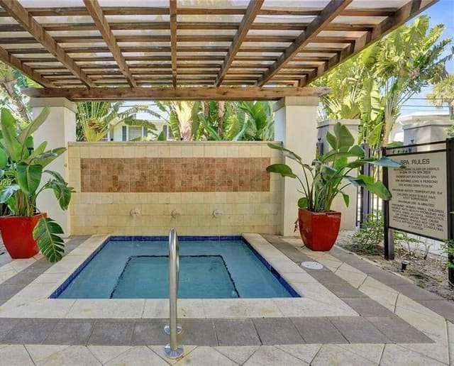 2421 NE 65TH Street 608, Fort Lauderdale, FL 33308