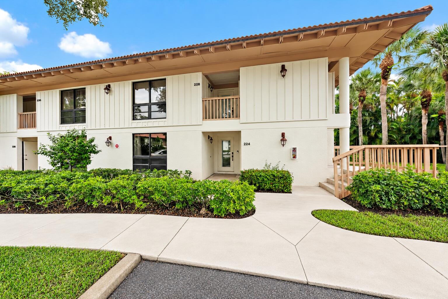Pending home at 224 Brackenwood Terrace, Palm Beach Gardens, FL 33418