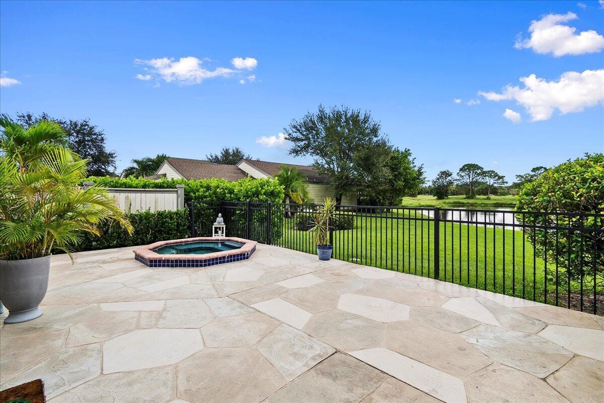 2542 Bedford Mews Drive — photo 8