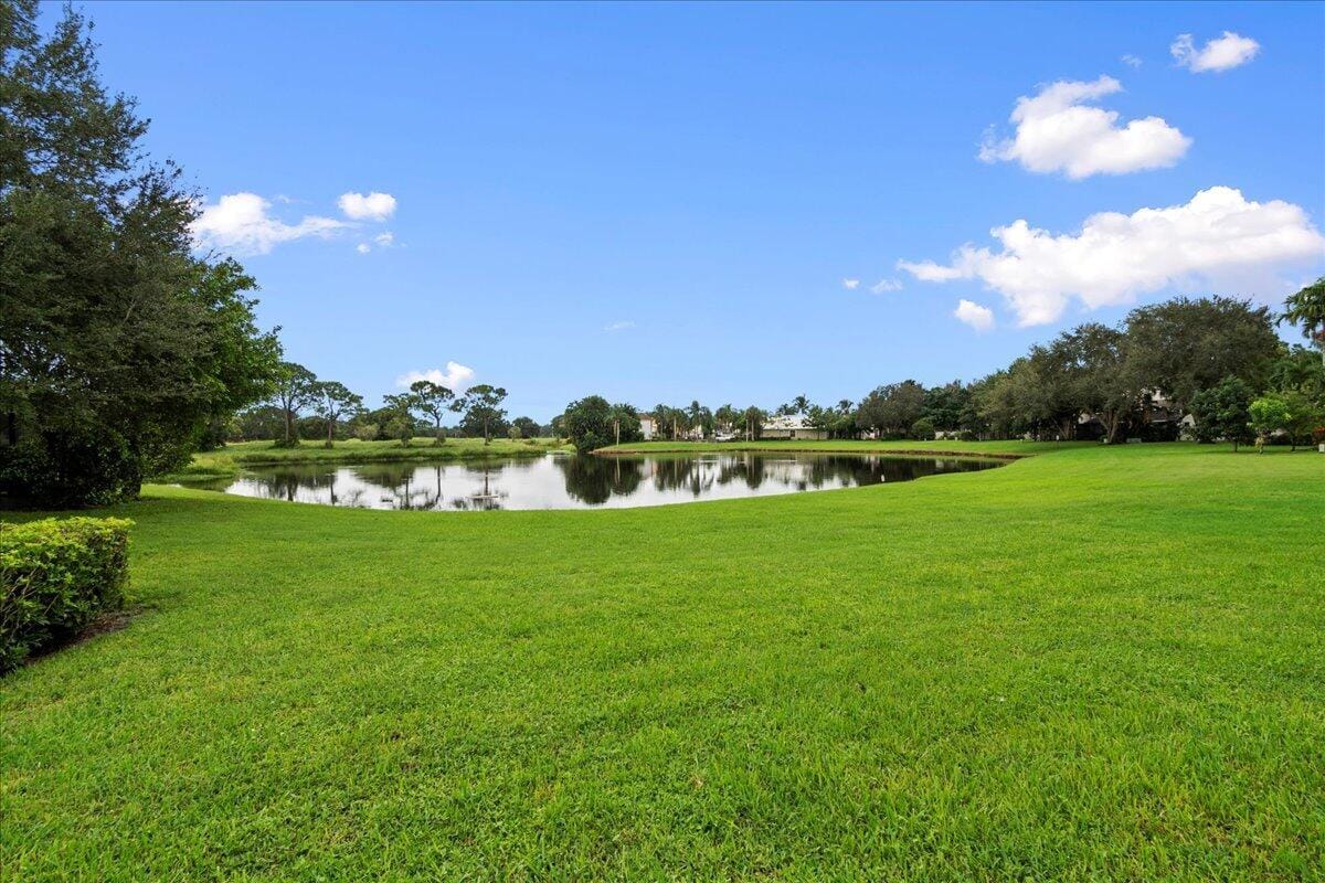 2542 Bedford Mews Drive — photo 9