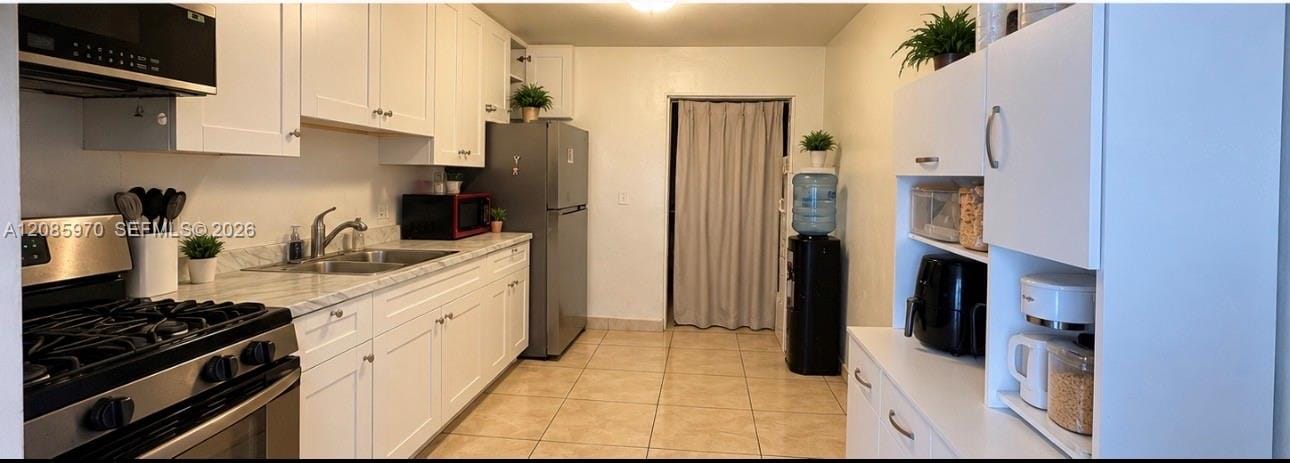 1010 E 8th Court — photo 3