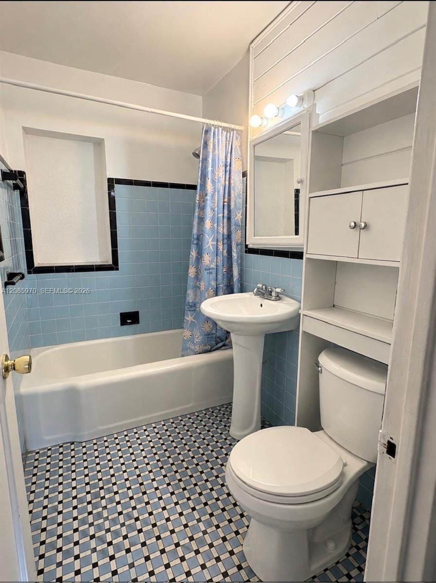 1010 E 8th Court — photo 4