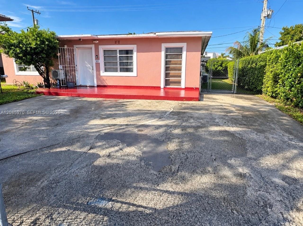 1010 E 8th Court — photo 9