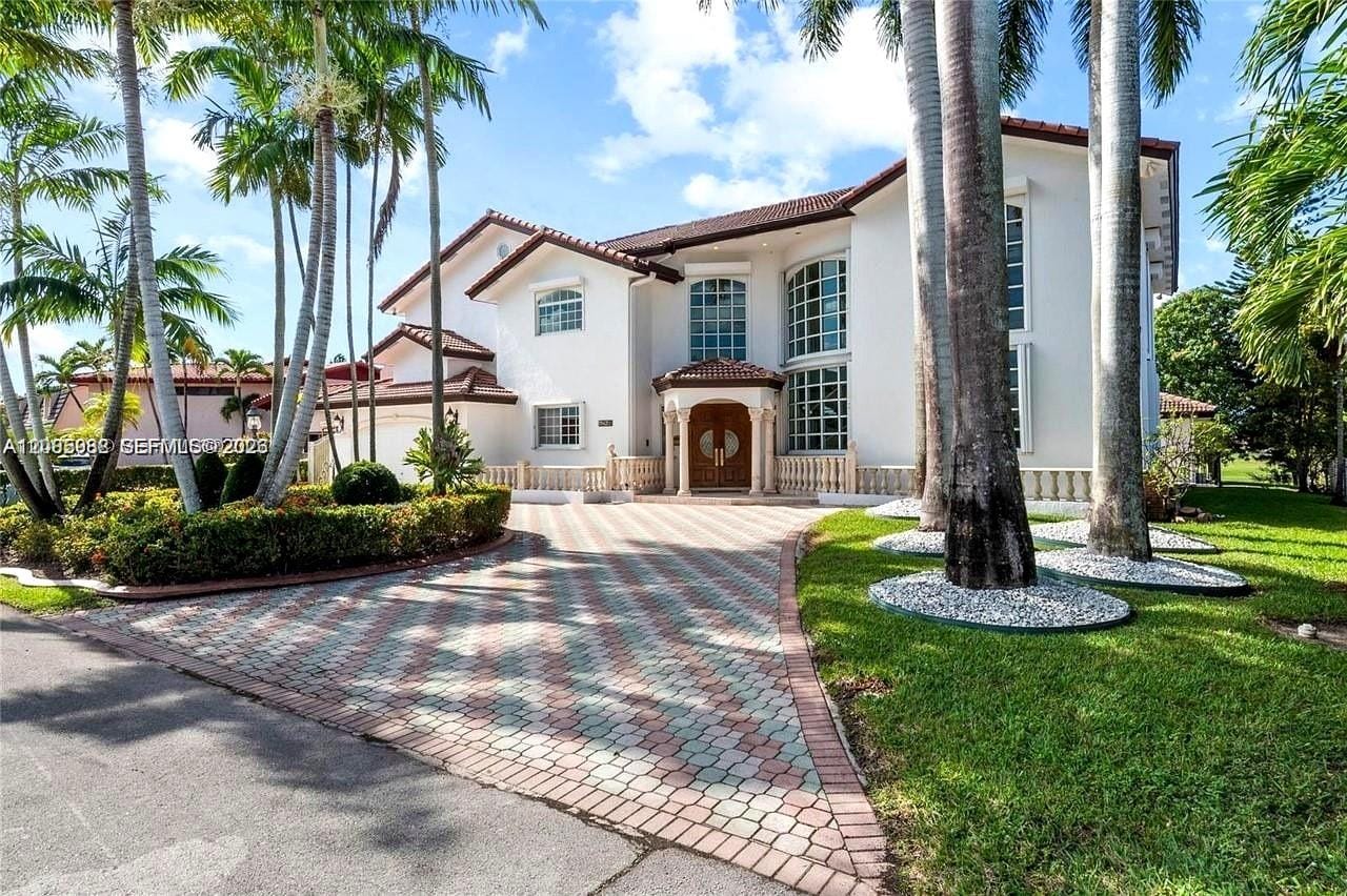 19420 W Saint Andrews Drive, Hialeah, FL 33015