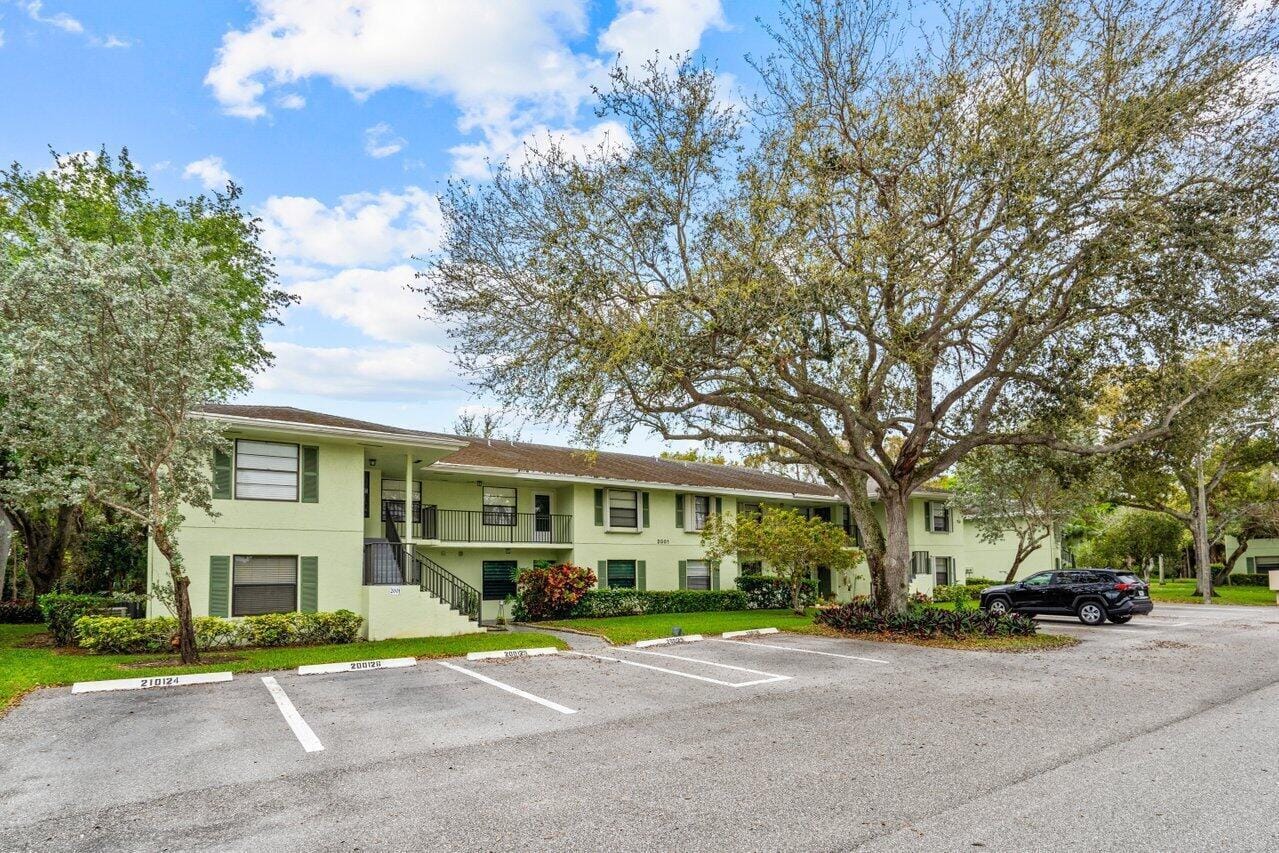 2001 Sabal Ridge Court A, Palm Beach Gardens, FL 33418 photo 2