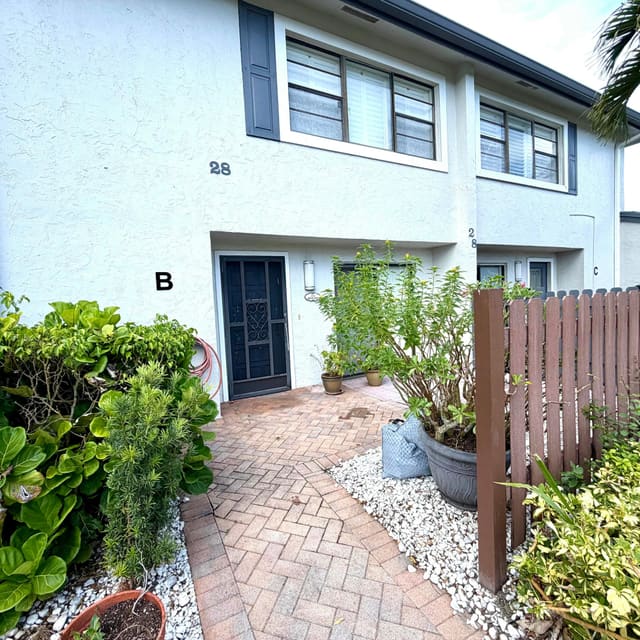 28 SOUTHPORT Lane B, Boynton Beach, FL 33436