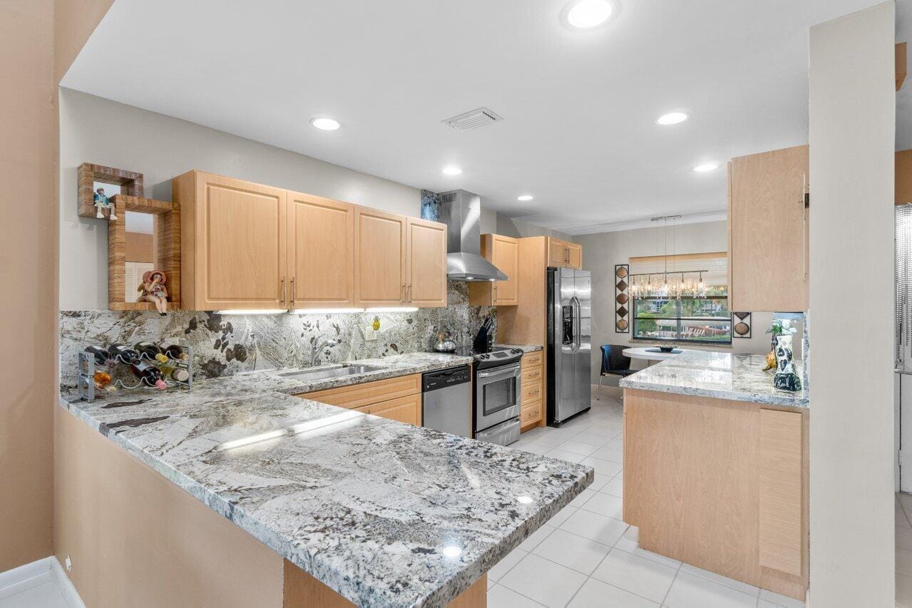 68 EASTGATE Drive D, Boynton Beach, FL 33436 photo 2