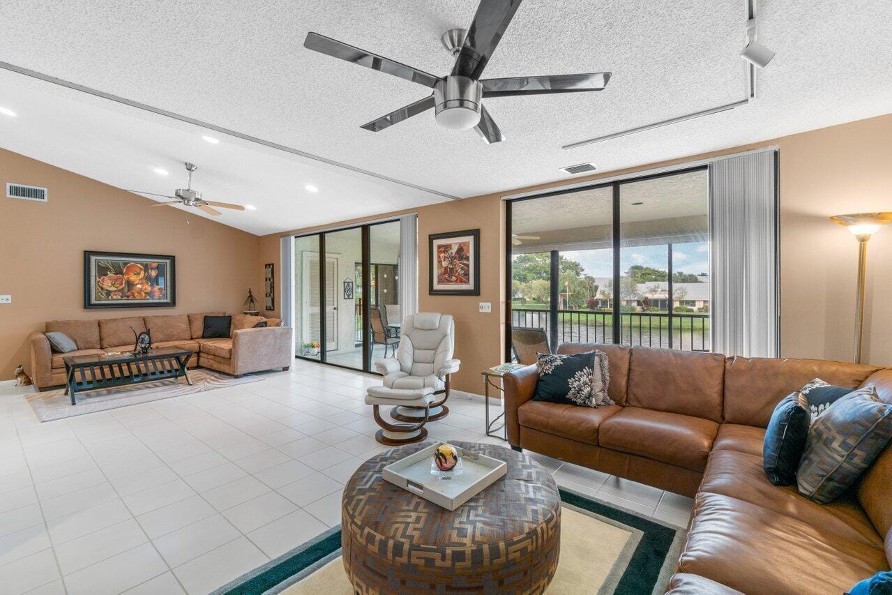 68 EASTGATE Drive D, Boynton Beach, FL 33436 photo 12