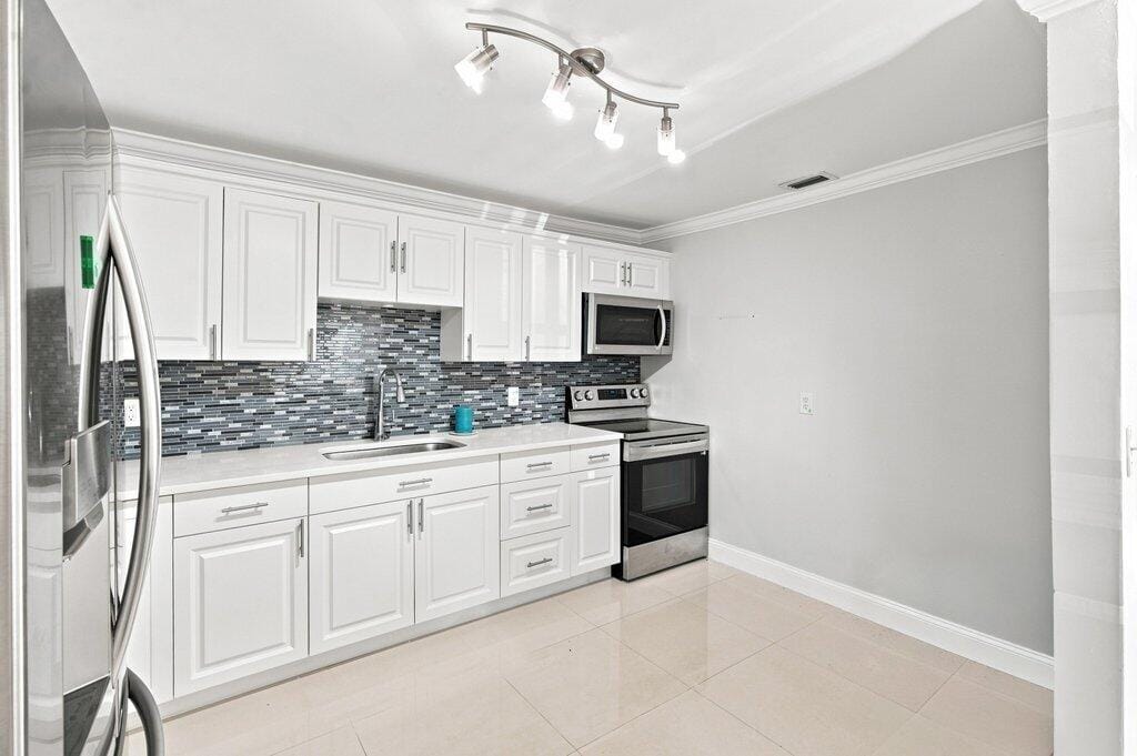 809 N 22ND Street, Fort Pierce, FL 34950 photo 4