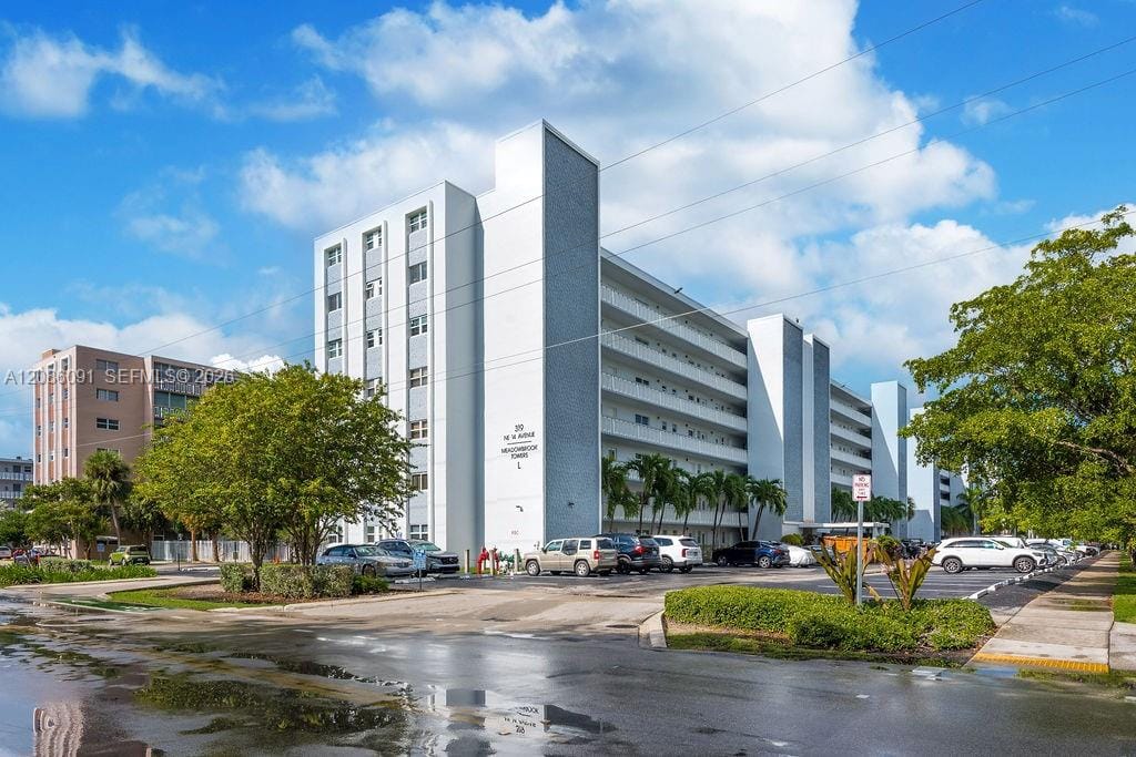 319 NE 14th Avenue 106, Hallandale Beach, FL 33009 photo 22