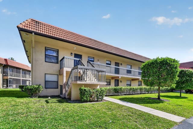 21895 LAKE FOREST Circle 201, Boca Raton, FL 33433