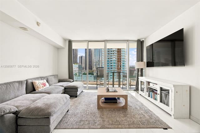 92 SW 3rd Street 2004, Miami, FL 33130