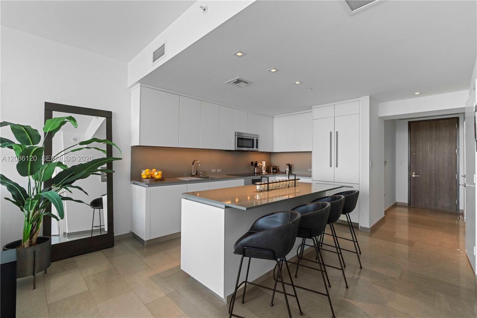 88 SW 7th Street 2906, Miami, FL 33130 photo 2