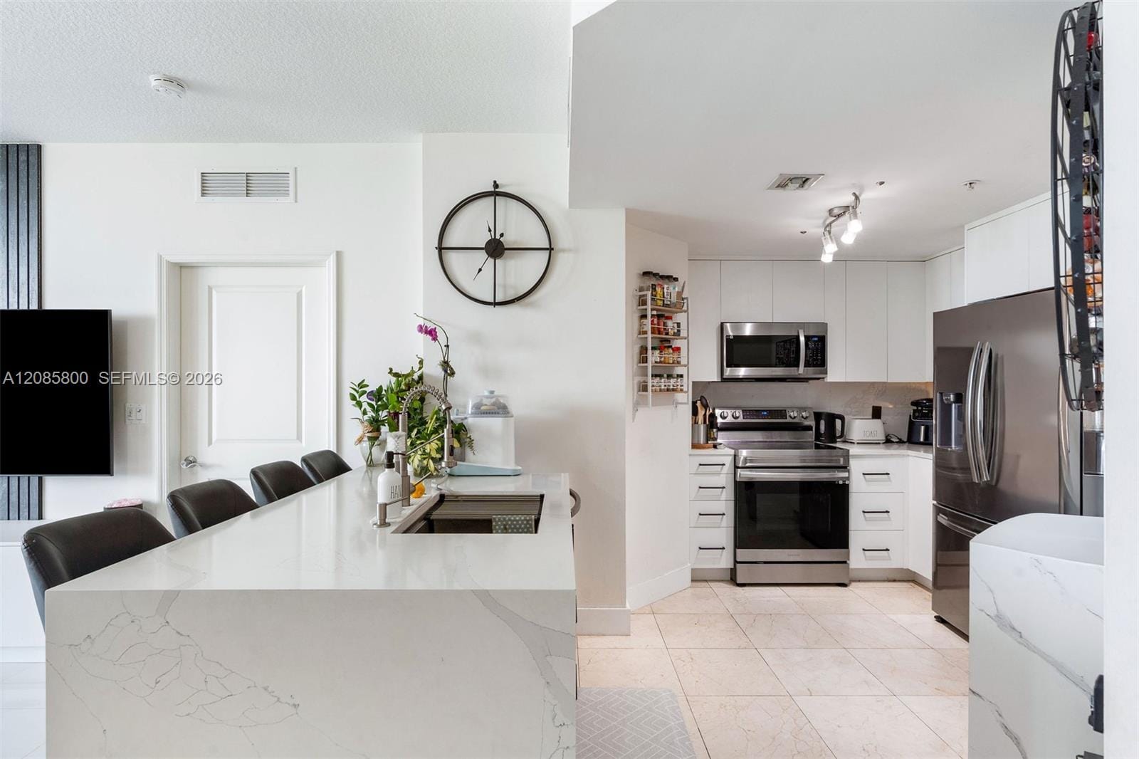 7900 Harbor Island Drive 518