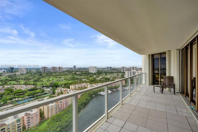 19500 Turnberry Way 23C, Aventura, FL 33180