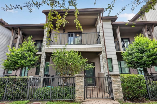 4915 NW 83rd Path 4915, Downtown Doral South Phas, Doral, FL
