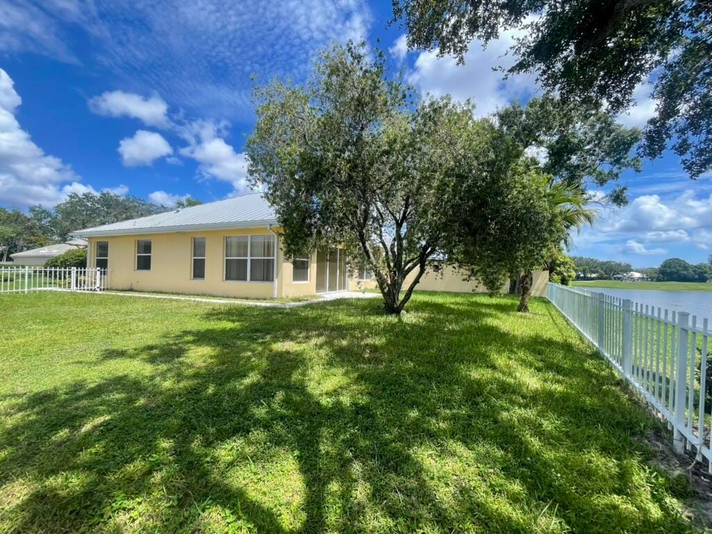 2571 SW Greenwich Way — photo 3