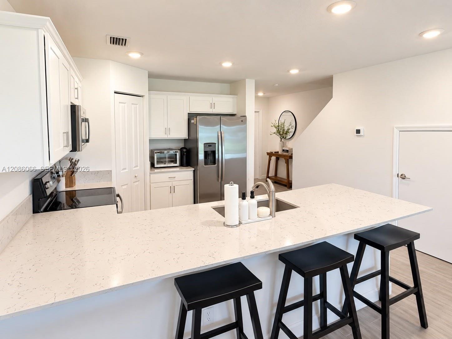 5013 Woods Edge Circle — photo 3