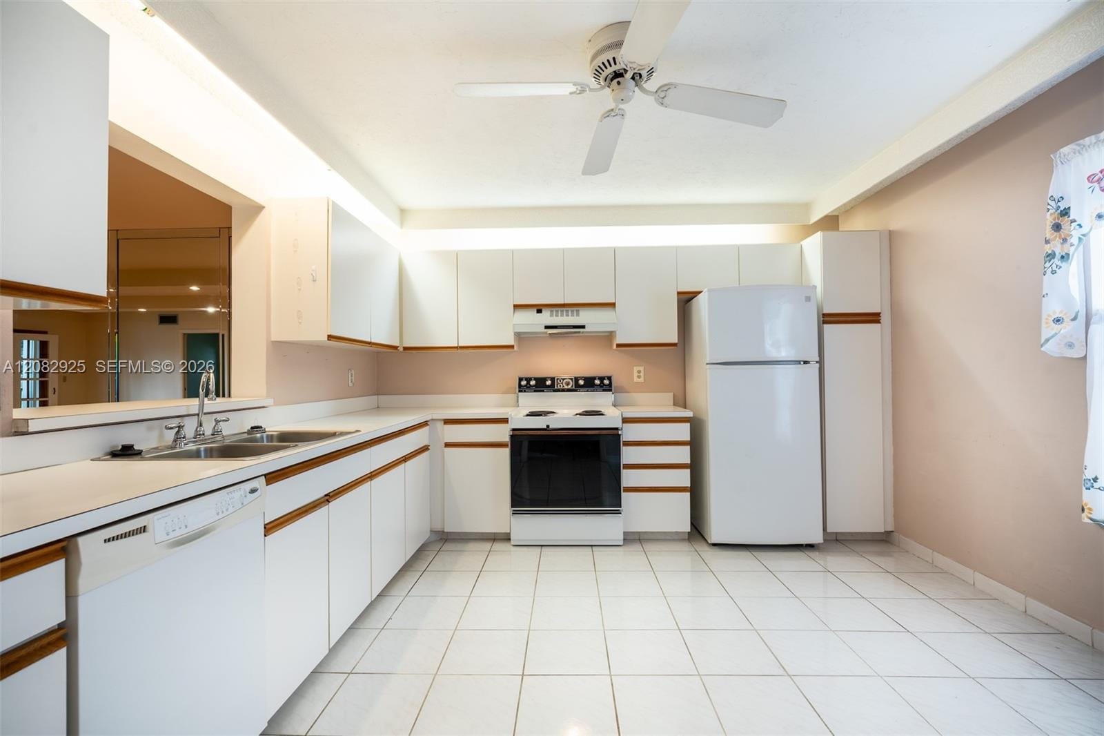 150 S Hollybrook Terrace 208 — photo 2
