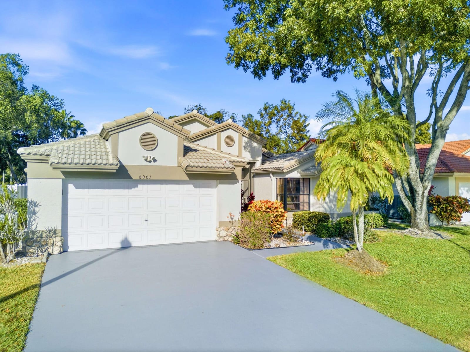 8901 BOATSWAIN Drive — photo 1