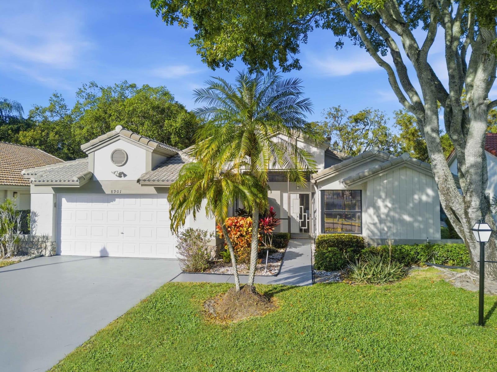 8901 BOATSWAIN Drive — photo 2
