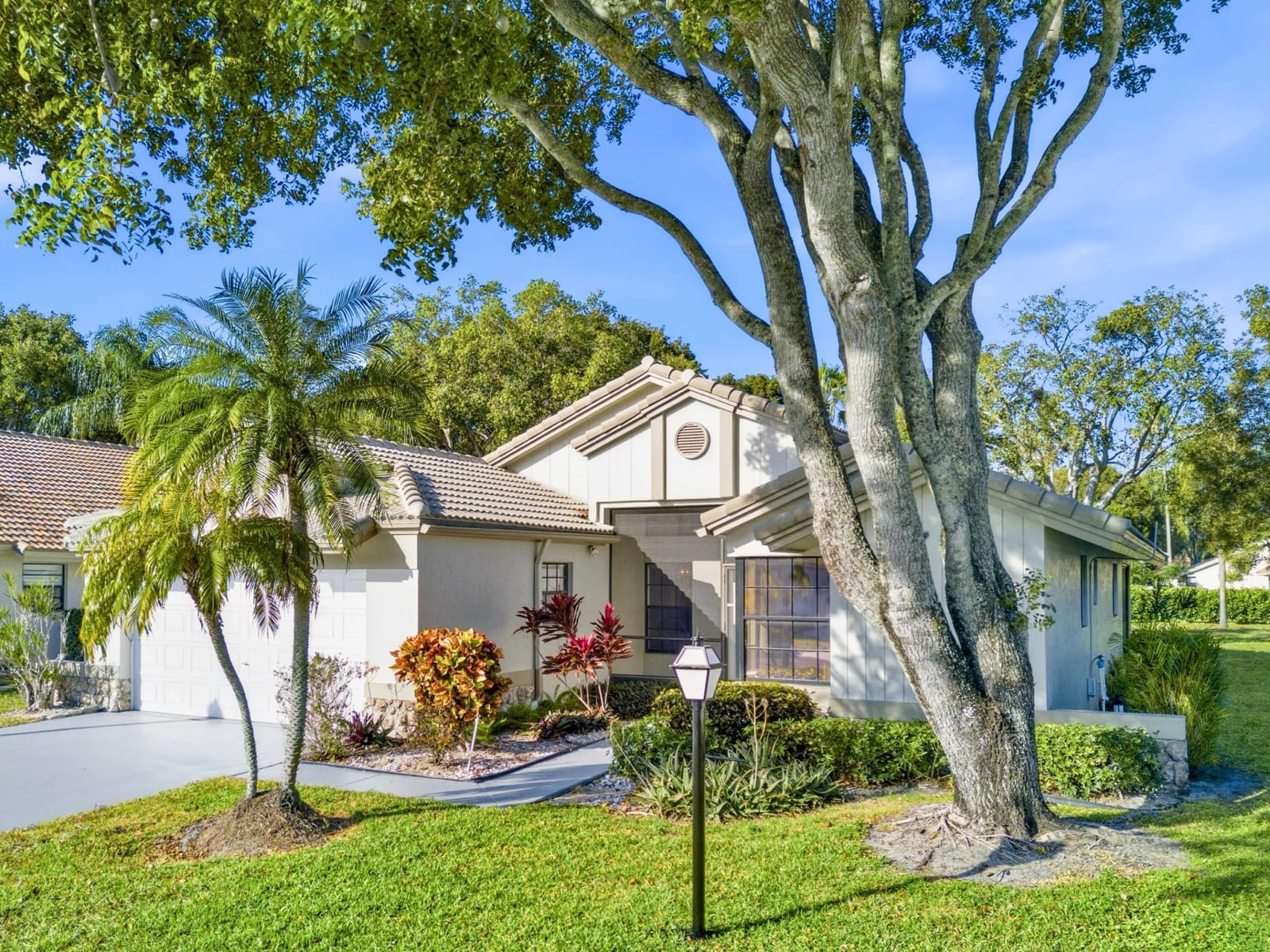 8901 BOATSWAIN Drive — photo 3