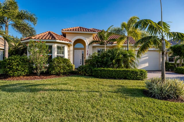 4247 DIAMOND Square, Vero Beach, FL 32967