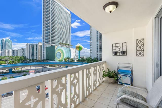 1825 S Ocean Drive 703, Hallandale Beach, FL 33009