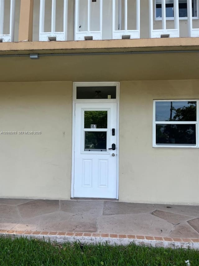 620 NE 12th Avenue 107, Meadowbrook Towers, Hallandale Beach, FL