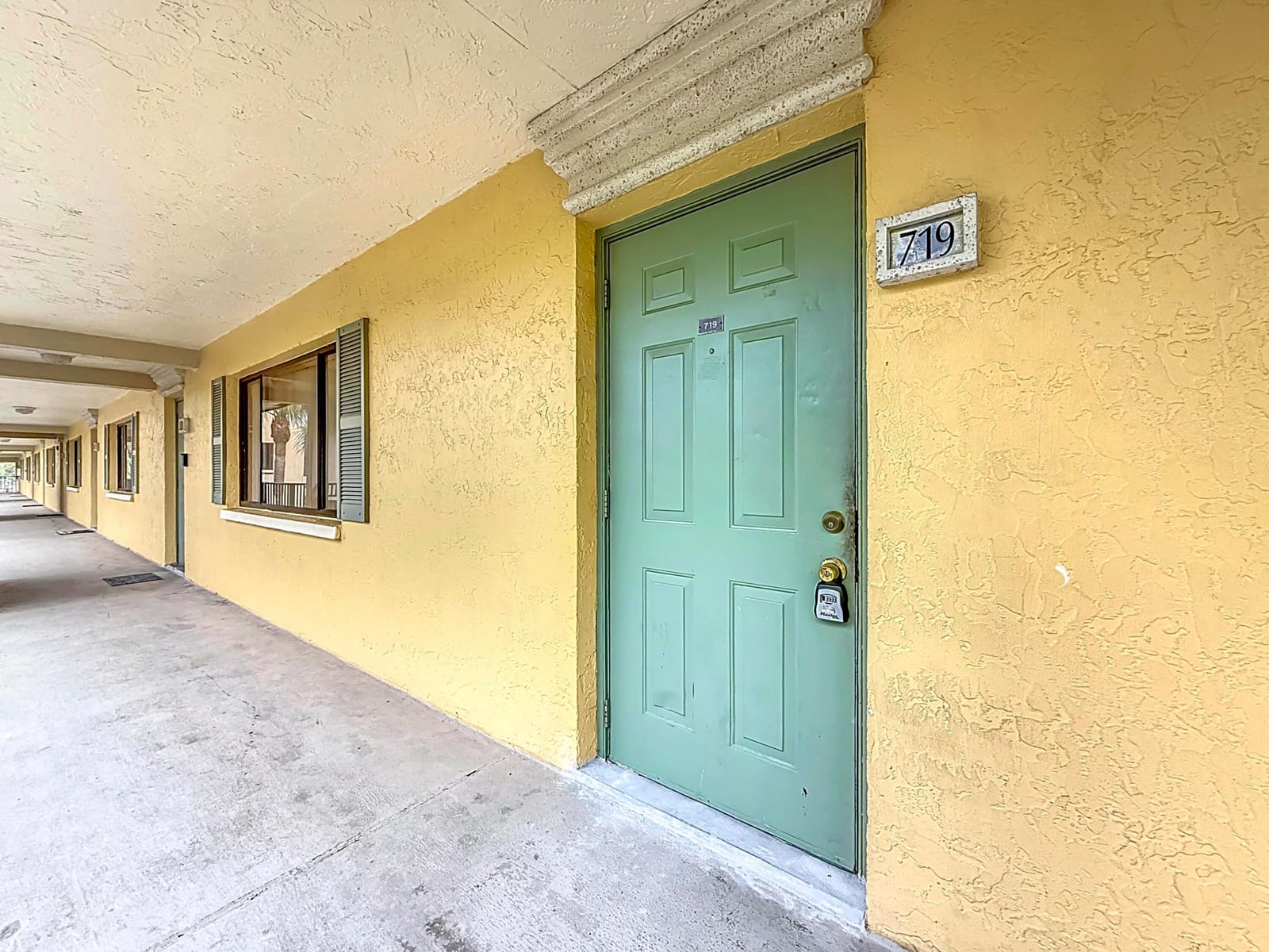 719 MEADOWS Circle, Boynton Beach, FL 33436 photo 6