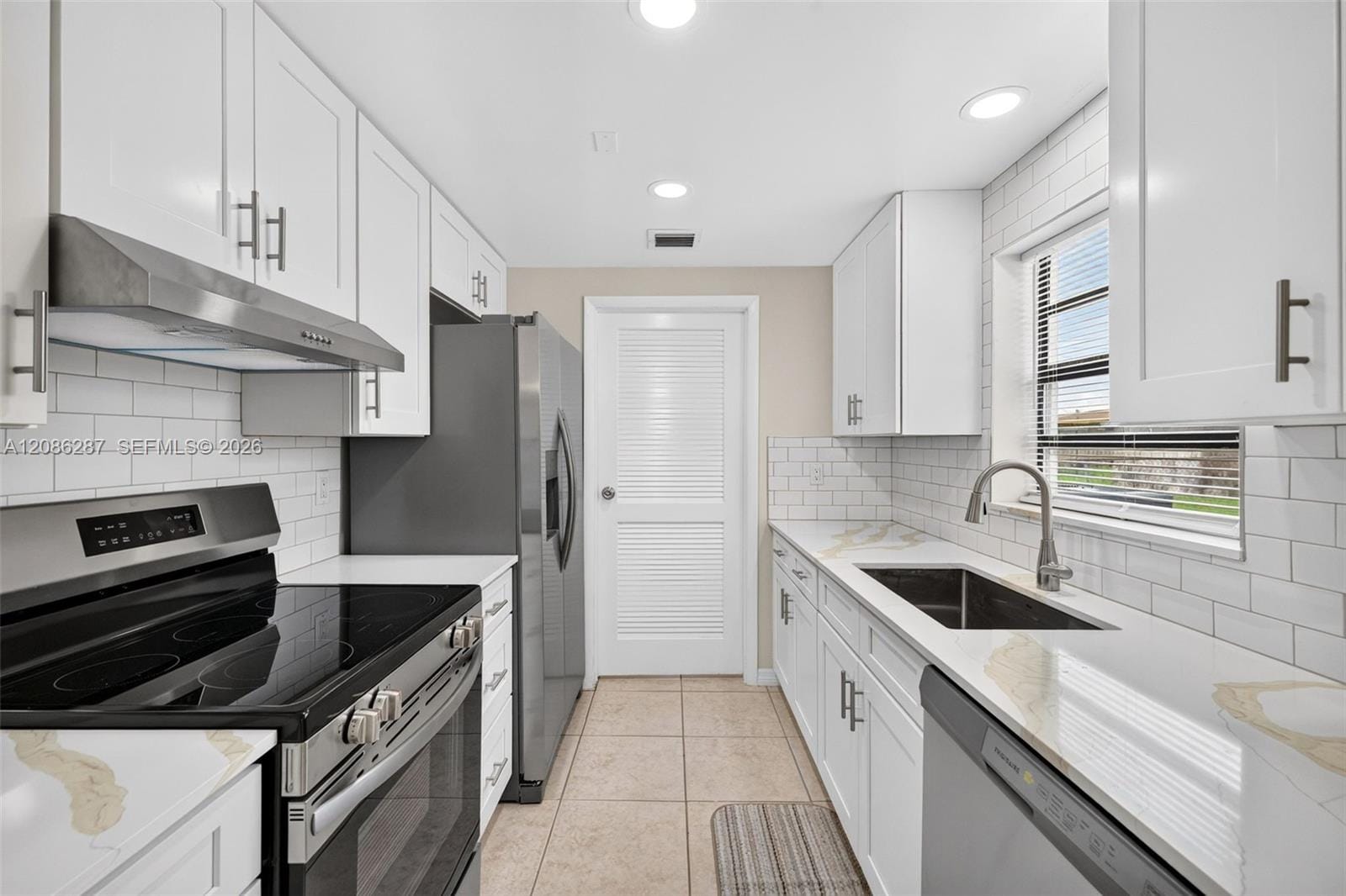 2831 NW 23rd Street, Fort Lauderdale, FL 33311 photo 2