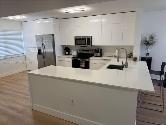 2560 NW 103rd Avenue 402, Sunrise Lakes 193 Condo, Sunrise, FL